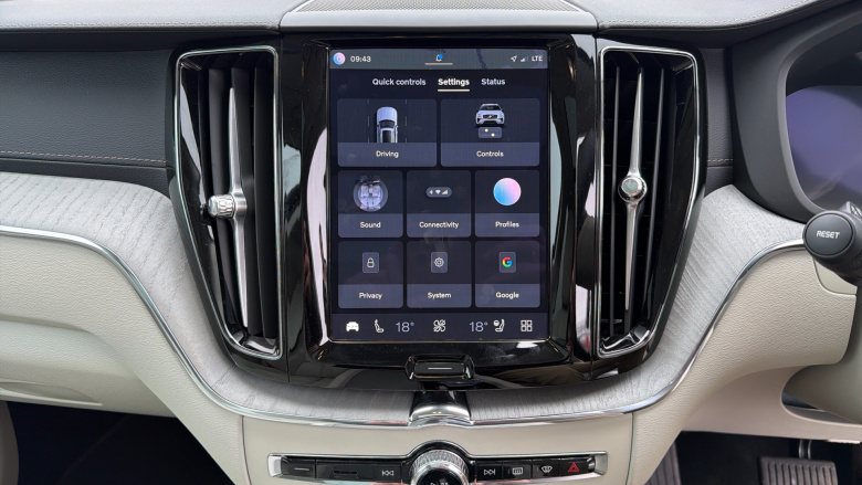 Volvo XC60 2.0 T8 [455] RC PHEV Ultimate Dark 5dr AWD Gtron Estate